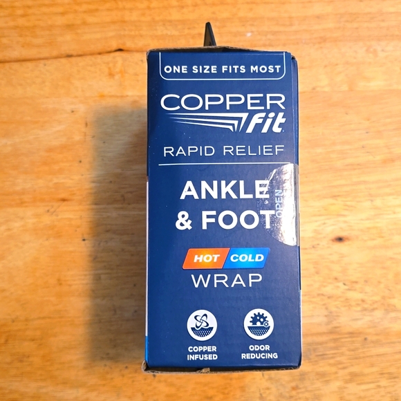 Copper Fit Rapid Relief  Ankle & Foot Wrap with Hot/Cold Pack - Picture 3 of 9